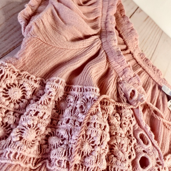 Pink Ruffled Crop Top✨ - Picture 6 of 9